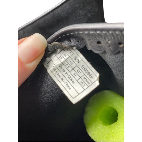 UGG Black  Suede Cary heeled boot size 10 - Picture 8 of 8